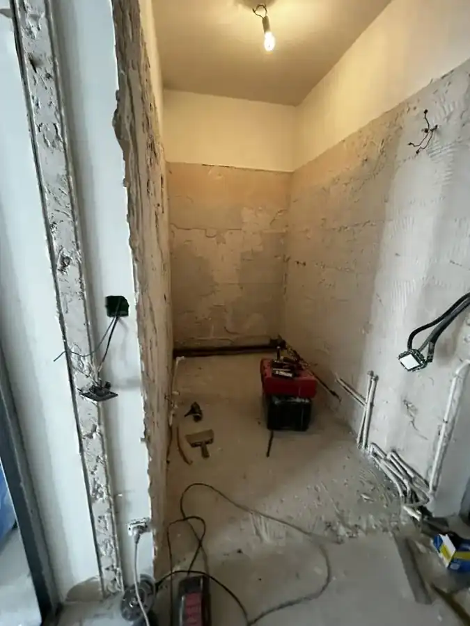 Salle de bain mise à nu pour la reprise des réseaux