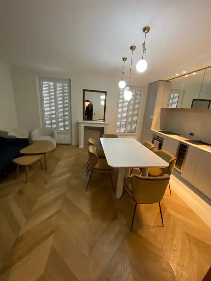 Séjour et cuisine rénovés par MENARD PLUS, rue du Commerce, Paris 15e