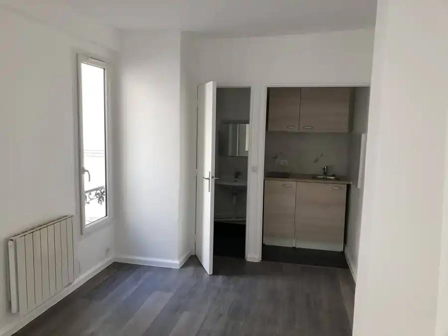 Pièce de vie du studio après travaux, Île Saint-Louis