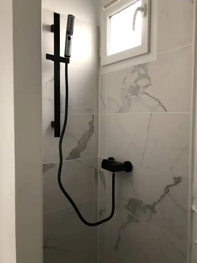 Douche et faïence effet marbre, Île Saint-Louis